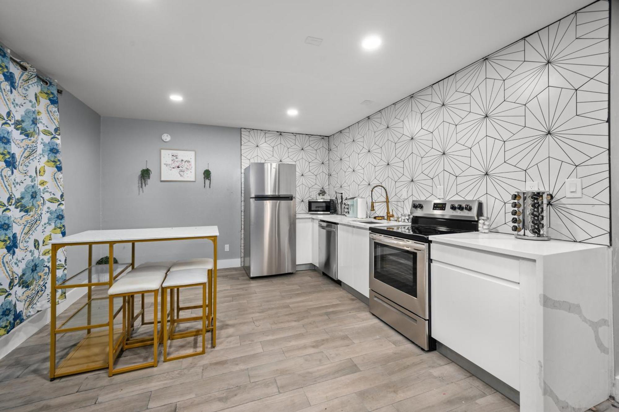 Comfortable 2Br Uptown Escape With Free Park Houston Exterior foto